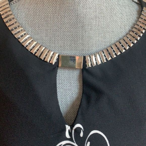 🌈 3$/20 Haani black and white bell sleeve party dress w beaded neck - Picture 3 of 8